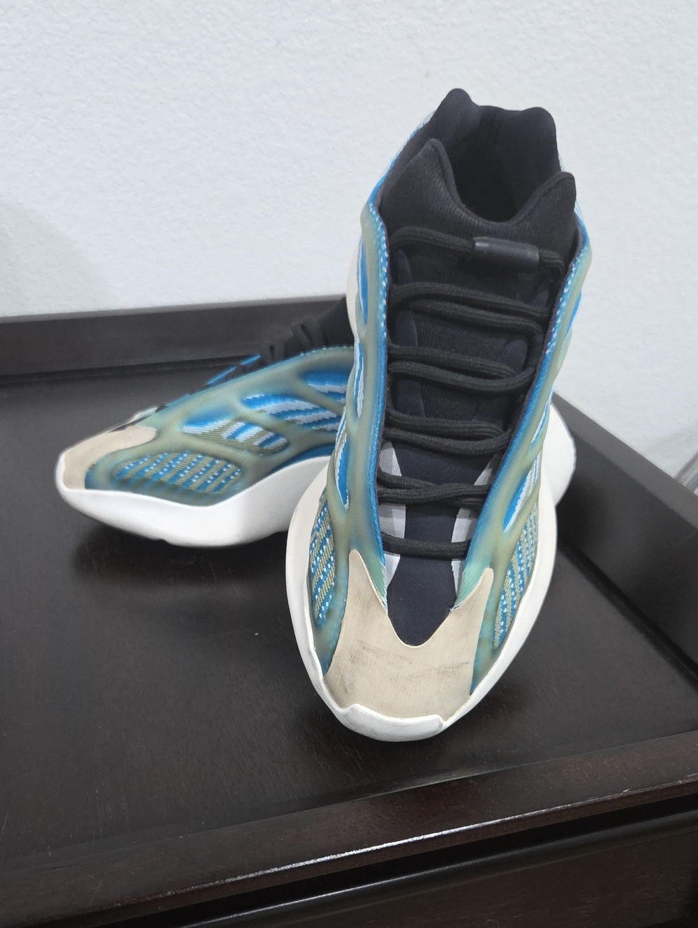 YEEZY 700 V3